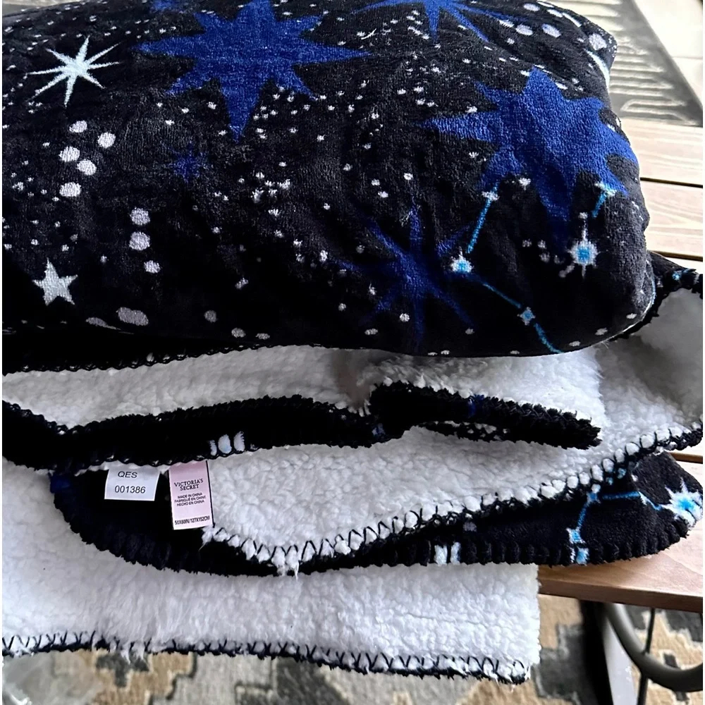 Beautiful Victoria’s Secret blanket - Picture 1 of 4